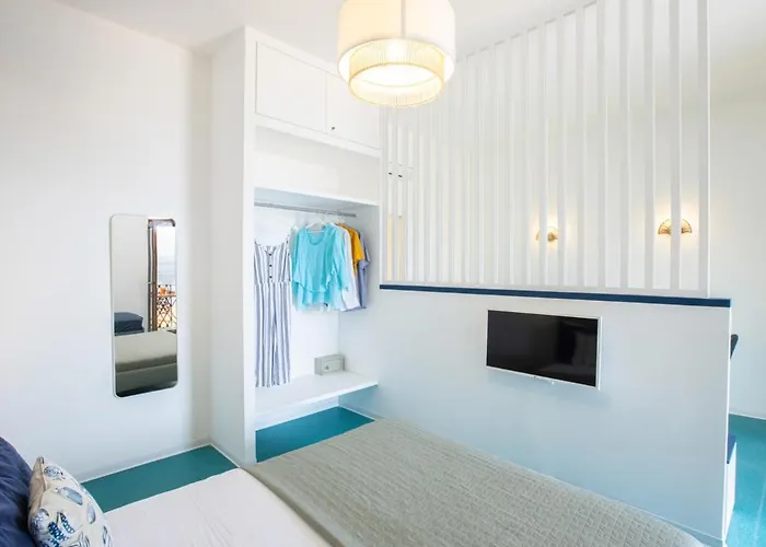 Romantic Seaview Flat With Balcony סורנטו